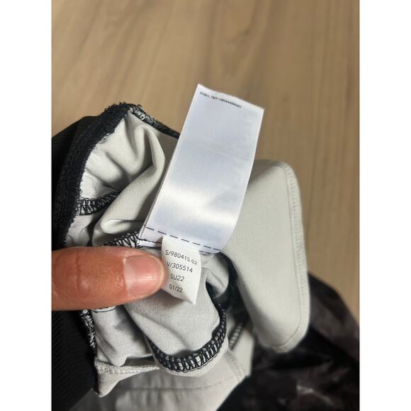 Athleta Brooklyn Lumen Floral Black Printed Shorts - Size 2 - Picture 9 of 10